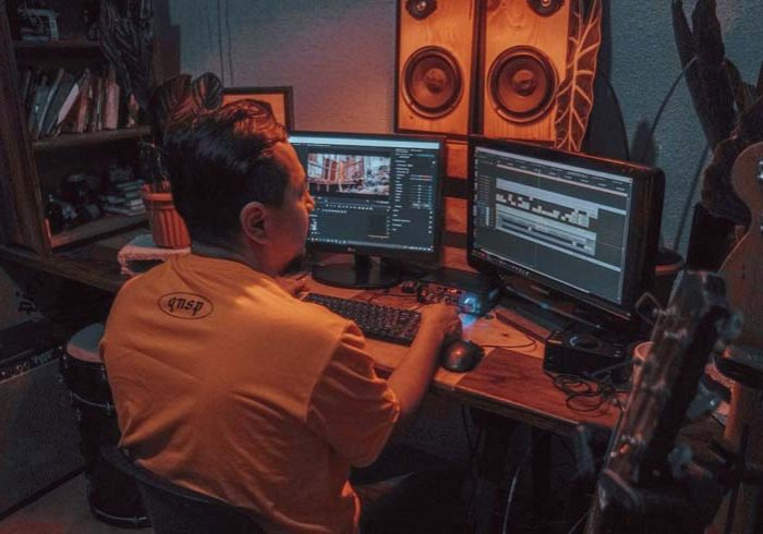 نمودار مقایسهای میزان استفاده RAM و VRAM در Adobe After Effects برای پروژههای HD، 4K و جلوههای پیچیده