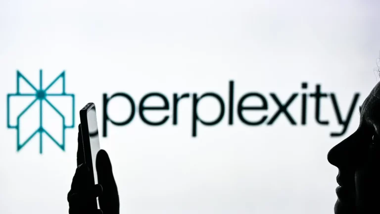 رقابت Perplexity با Gemini در گوشی‌های سامسونگ و موتورولا