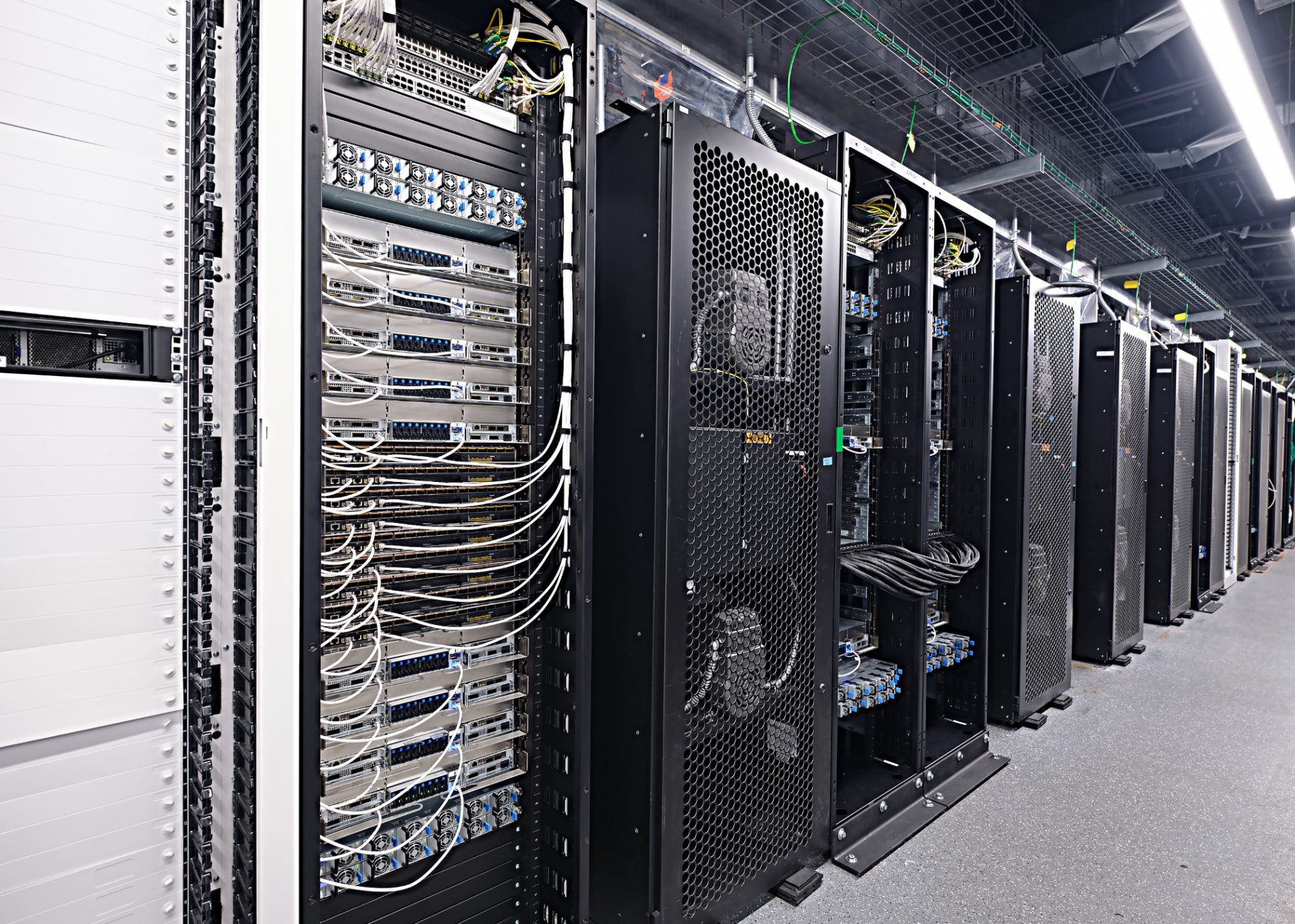 رونمایی AMD از معماری Rack-Scale سری MI450؛ آغاز رقابت بزرگ با NVIDIA در هوش مصنوعی