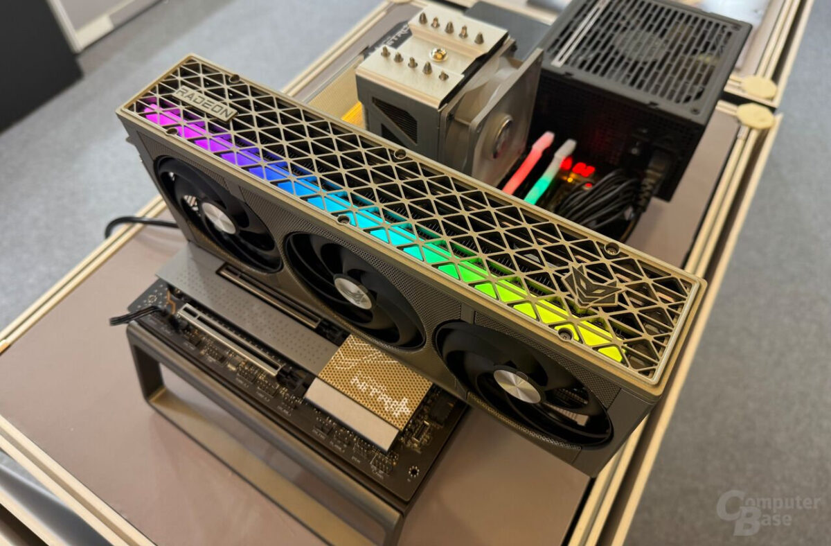 کارت گرافیک Sapphire RX 9070 XT NITRO+ و مادربرد X870E با فناوری Phantomlink