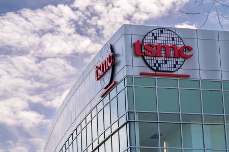افزایش قیمت تراشه TSMC در آریزونا تا ۳۰٪ علت‌ها و تأثیرات بازار