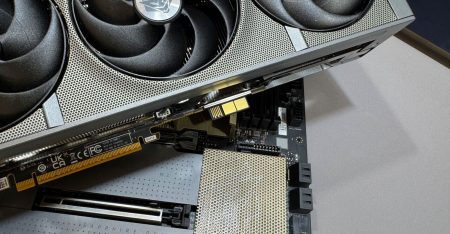 کارت گرافیک Sapphire RX 9070 XT NITRO+ و مادربرد X870E با فناوری Phantomlink