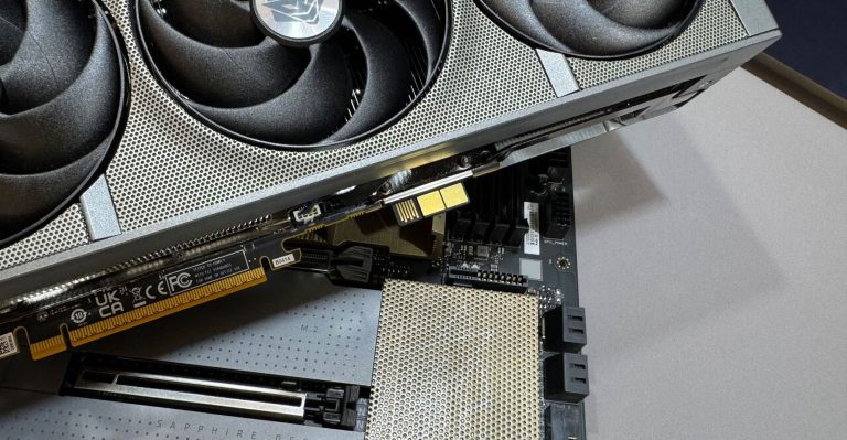 کارت گرافیک Sapphire RX 9070 XT NITRO+ و مادربرد X870E با فناوری Phantomlink