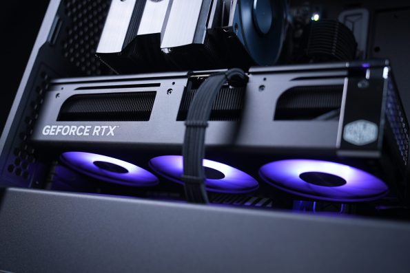آماده‌باش کولر مستر برای RTX 5090 دو گزینه SLIM و THICK