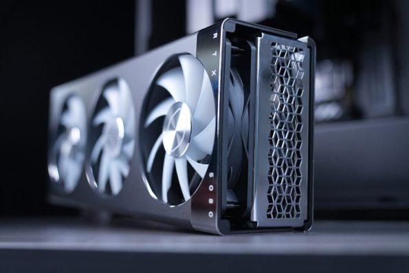 آماده‌باش کولر مستر برای RTX 5090 دو گزینه SLIM و THICK