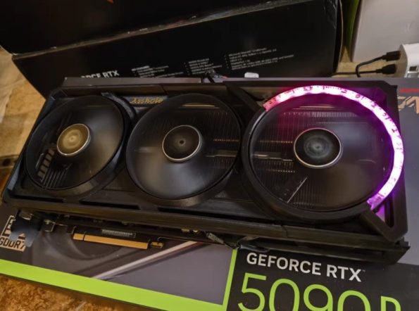 ارت گرافیک ASUS RTX 4090 STRIX در طراحی ROG Astral A-Edition با اسلات رم نمادین