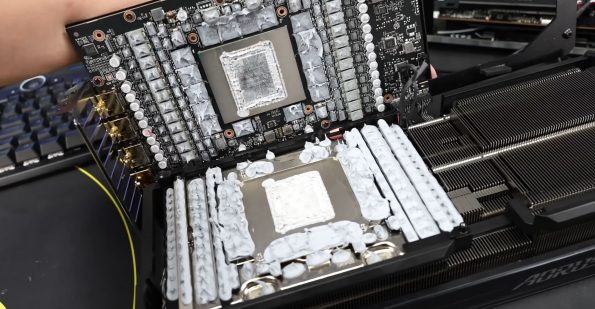تستهای جدید کارت گرافیک گیگابایت RTX 5090 AORUS Master کاهش دما با فلز مایع