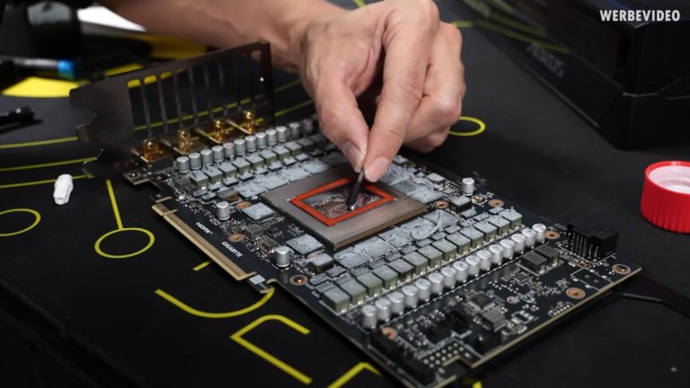 تست‌های جدید کارت گرافیک گیگابایت RTX 5090 AORUS Master کاهش دما با فلز مایع