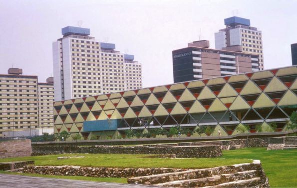 معماری مدرن آمریکای لاتین، وقتی طرحهای انتزاعی با واقعیت خیابان برخورد میکنند